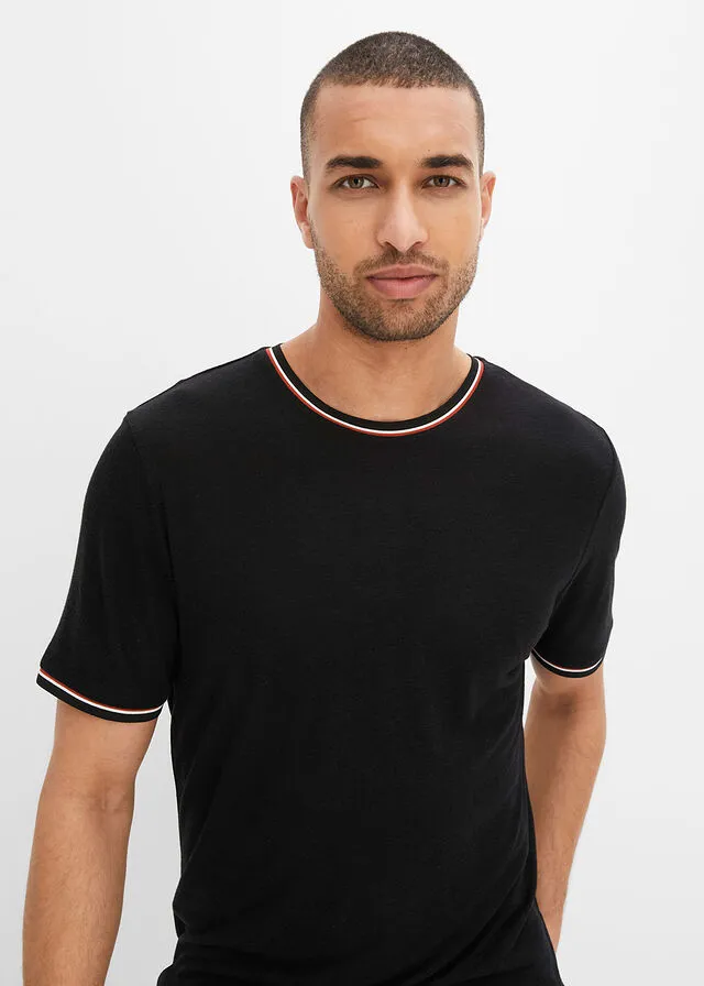 Black t-shirt