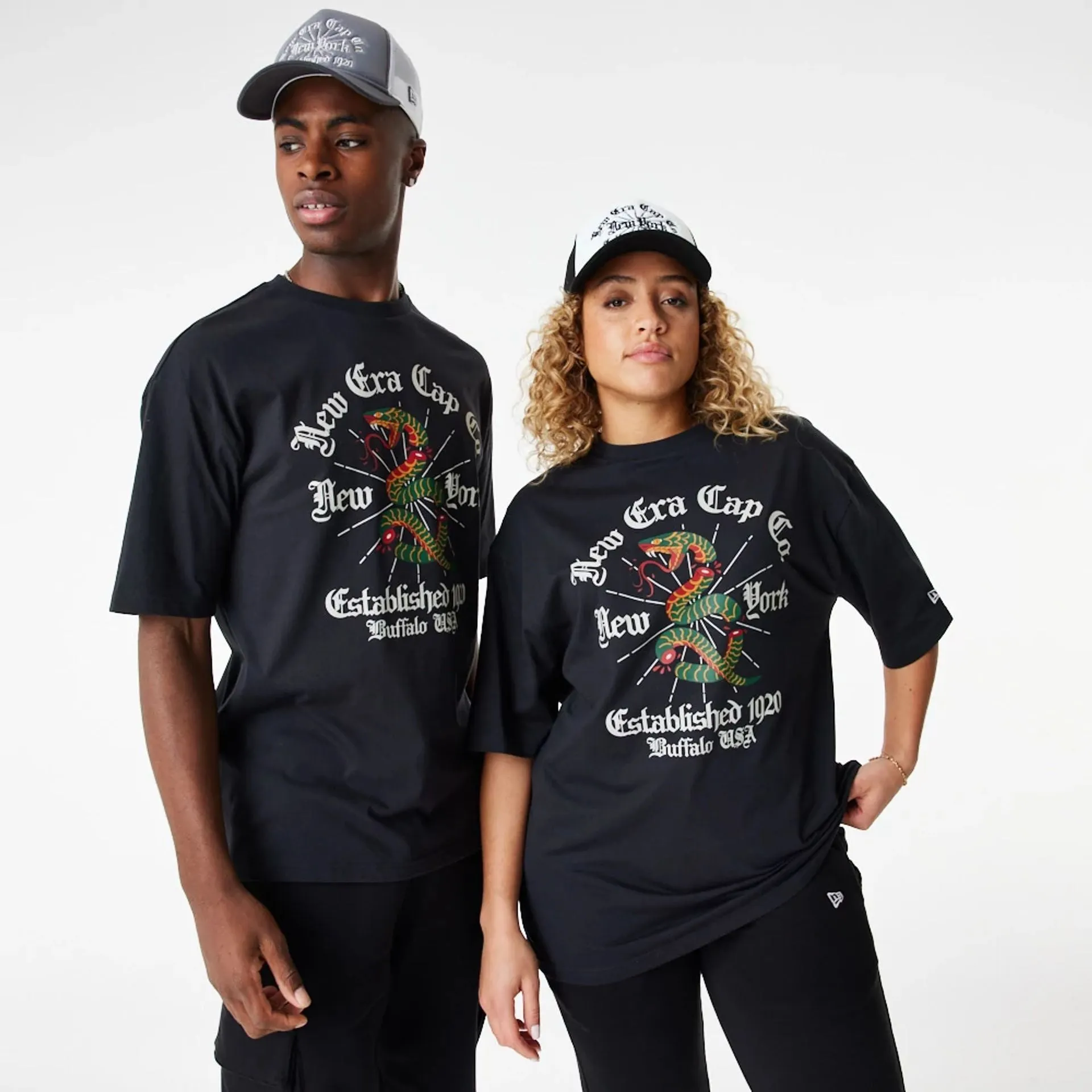 Camiseta oversized New Era Graphic Severed Snake Negra