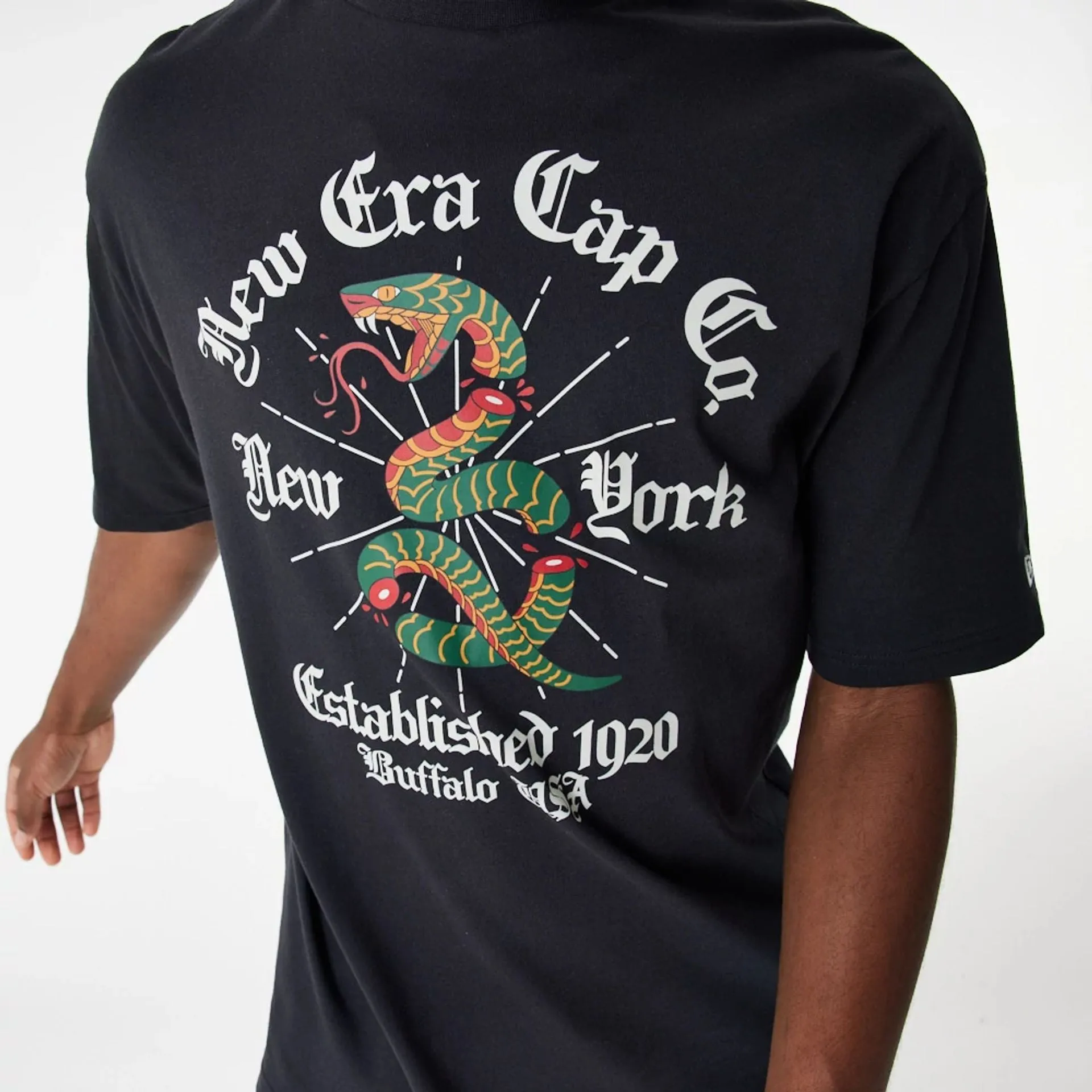 Camiseta oversized New Era Graphic Severed Snake Negra