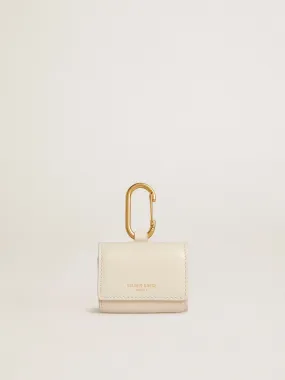 Estuche para Airpods de color blanco envejecido