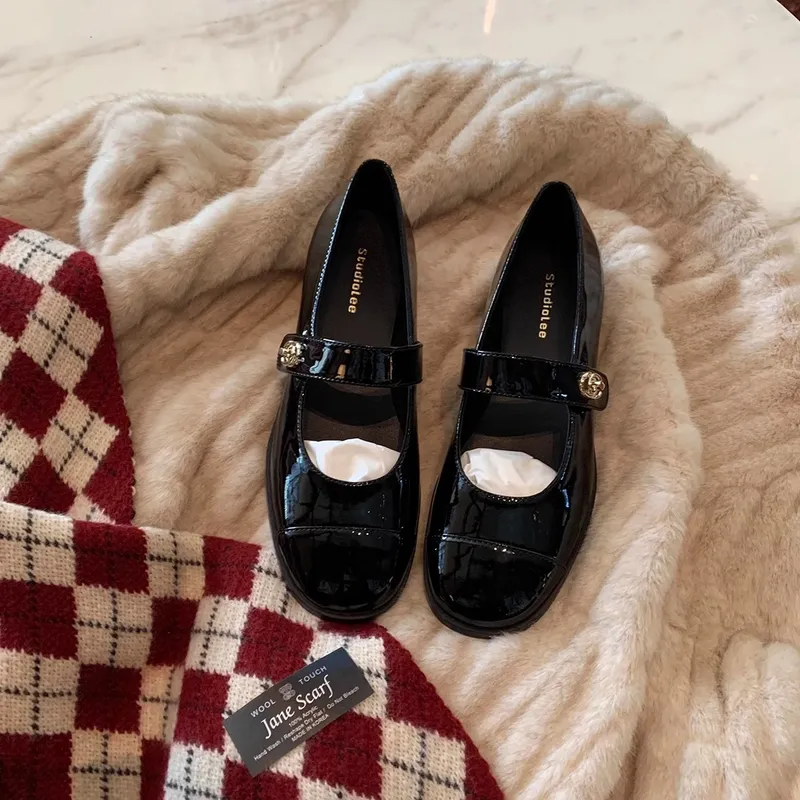 Grape Mama Studiolee Classic Versatiled Round Toe con tacones gruesos Mary Jane Single Small Leather Shoes Autumn and Winter