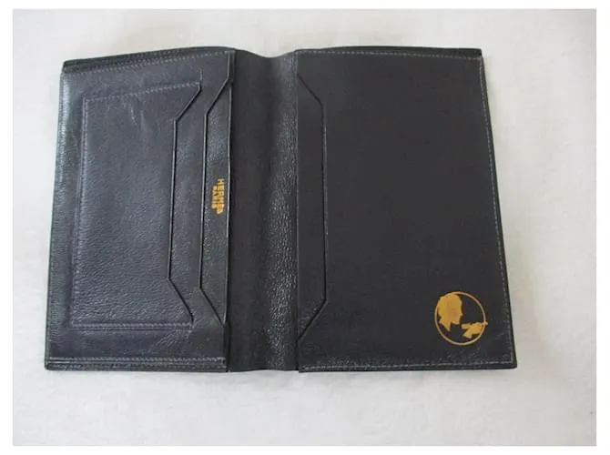 Hermès Billetera de cuero negro. 